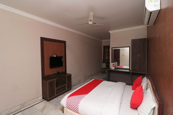 Room 18 of 27