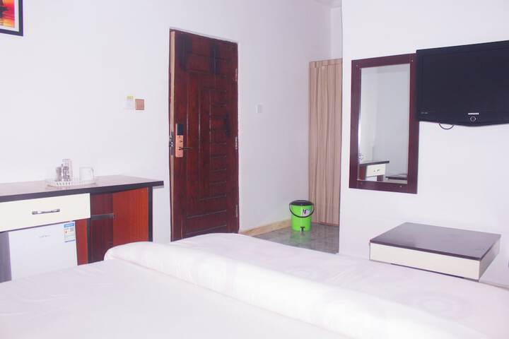 Room 5 of 38
