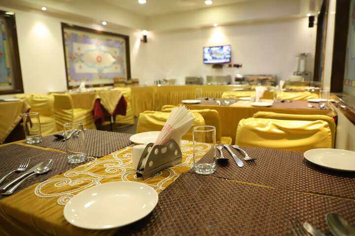Dining 36 of 39