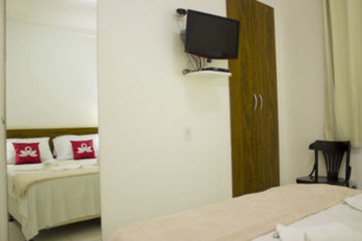 Room 17 of 24