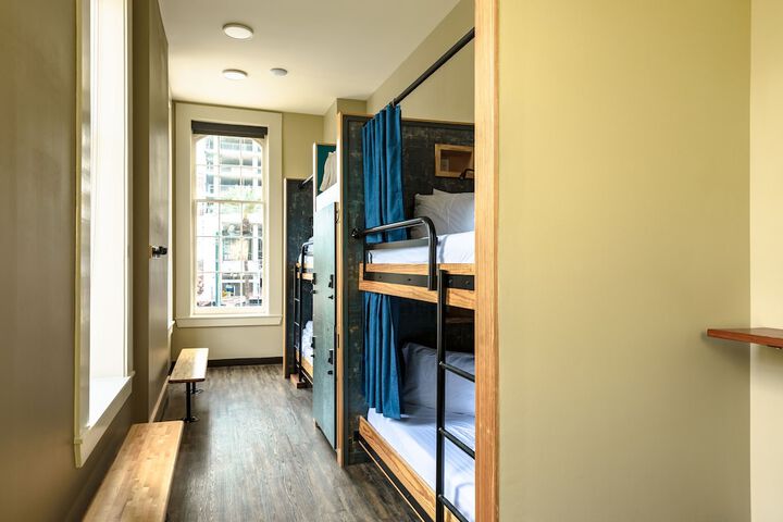 Room 9 of 31