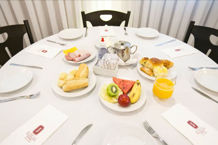 Dining 40 of 54