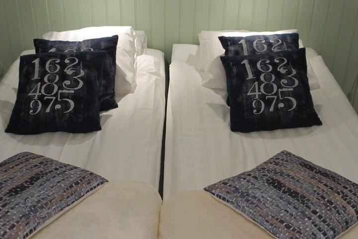 Room 4 of 39