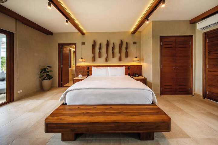Room 8 of 180