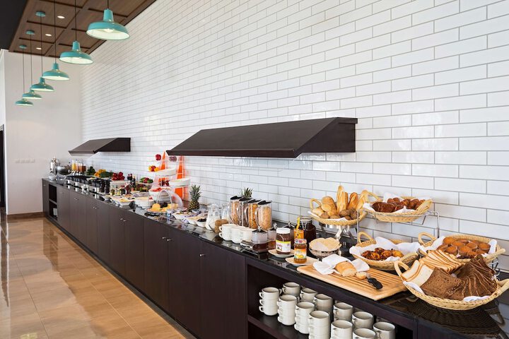 Breakfast/Coffee Service 80 of 128