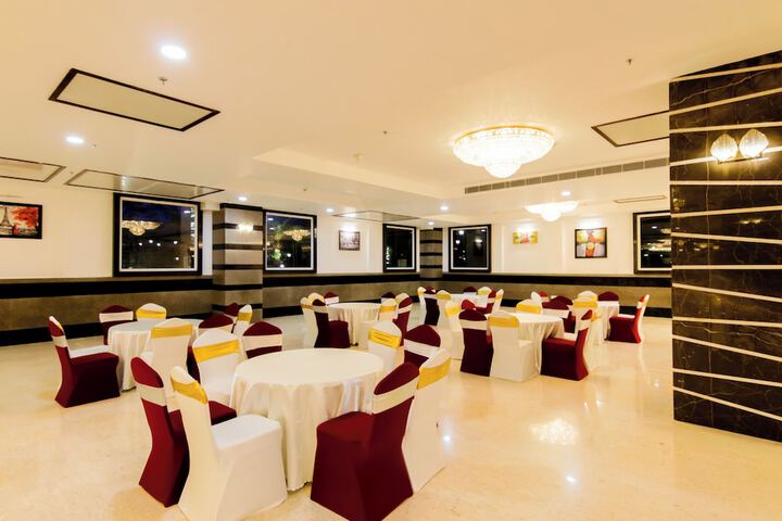 Ballroom/Hall 49 of 71