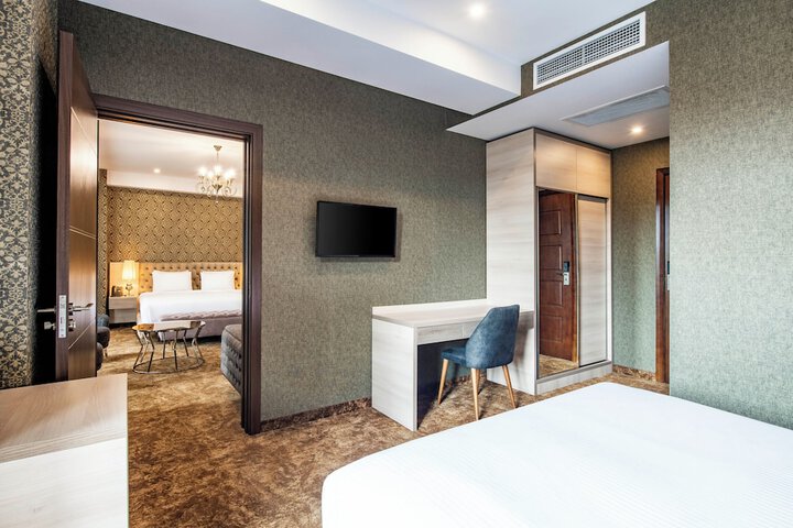 Room 28 of 51