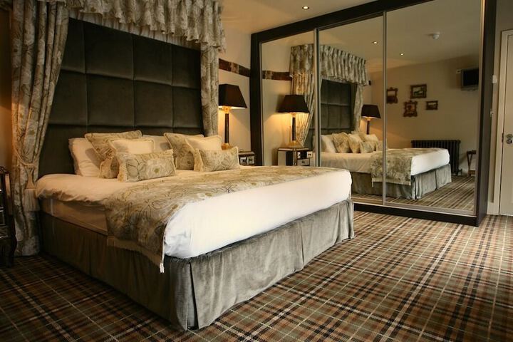Room 10 of 18