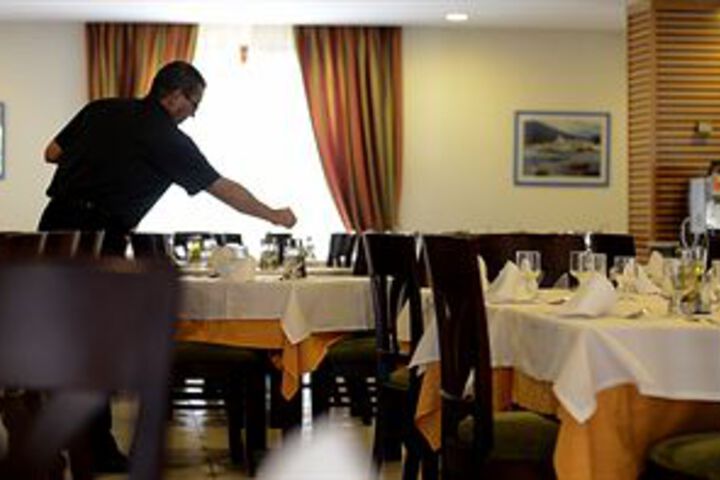 Dining 10 of 12