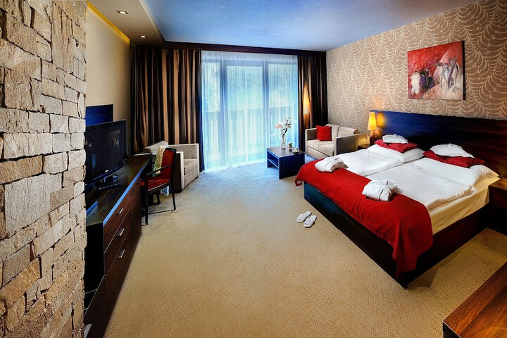 Room 6 of 83