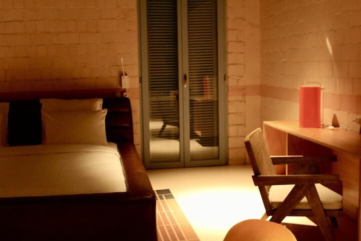 Room 8 of 70