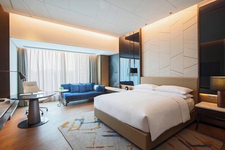 Room 28 of 118