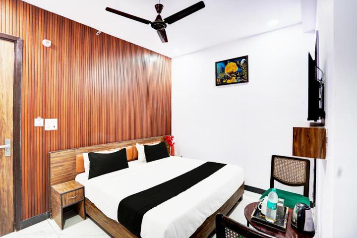 Super Collection O Hotel Star Inn Near by Hindon Airforce Mohan Nagar Ghaziabad