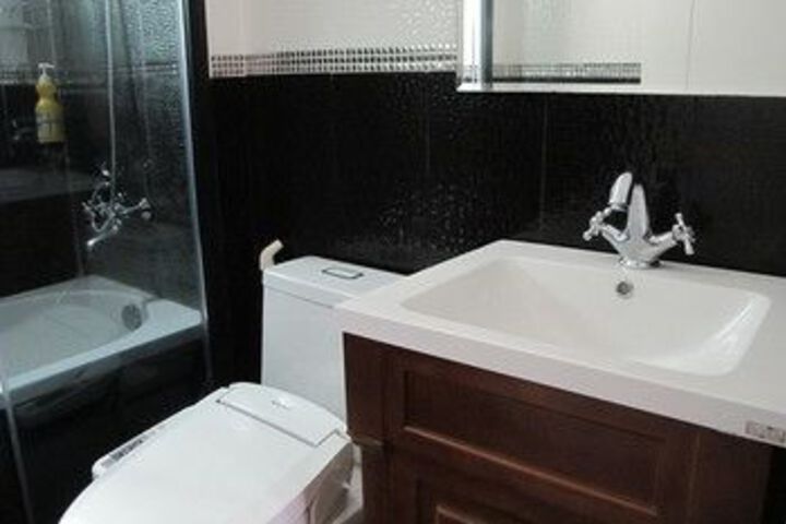 Room 4 of 32