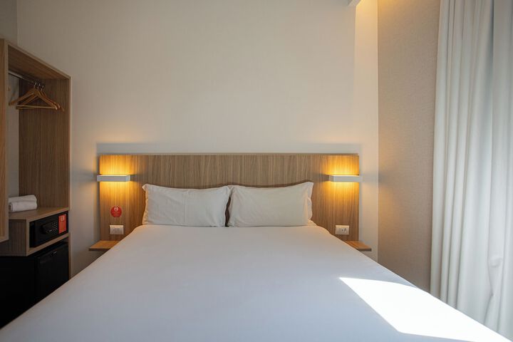 Room 19 of 37