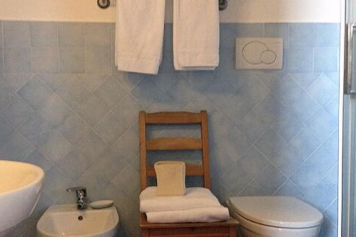 Room 14 of 32