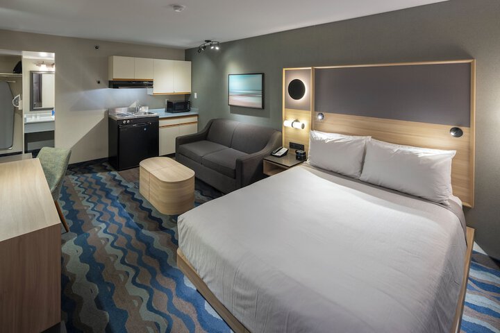 Room 10 of 60