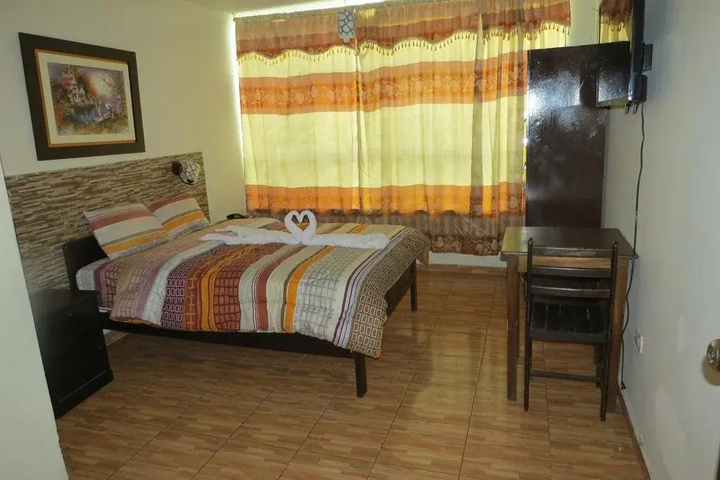 Room 5 of 16