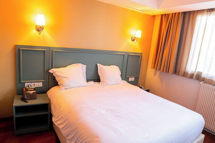 Room 8 of 47