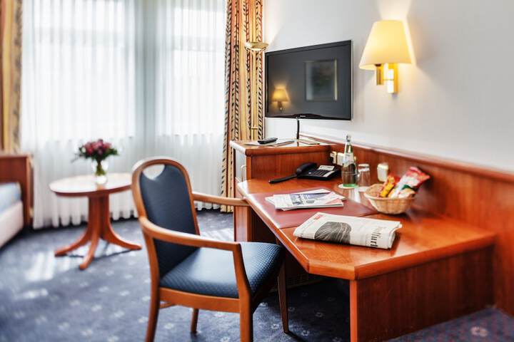 Room 12 of 27
