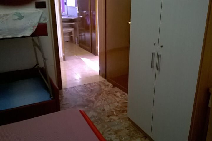 Room 16 of 48