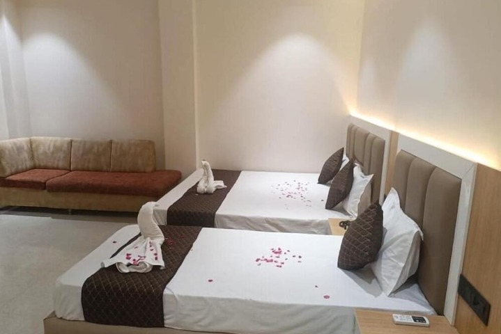 Room 13 of 24