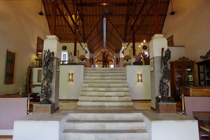 Entrance & Lobby