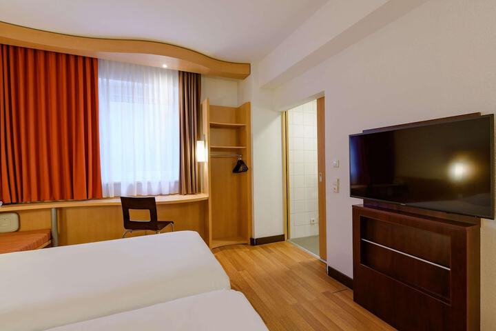 Room 19 of 70