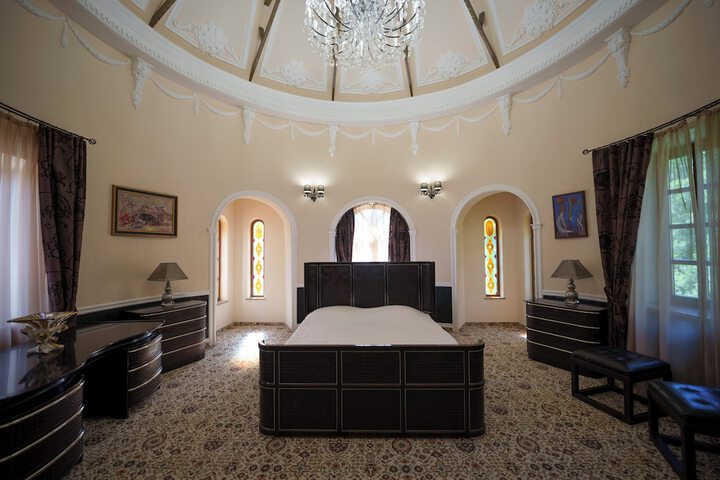 Room 8 of 30