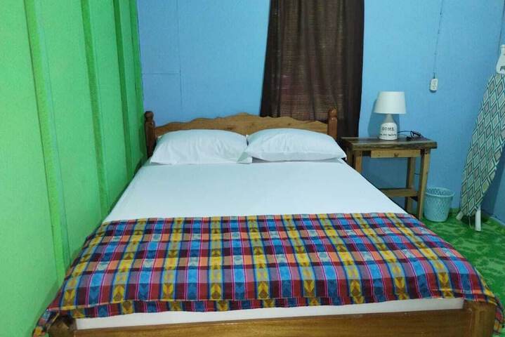 Room 4 of 11
