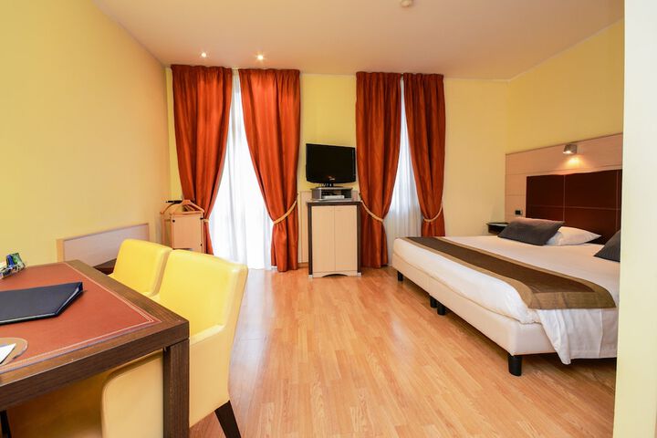 Room 25 of 111