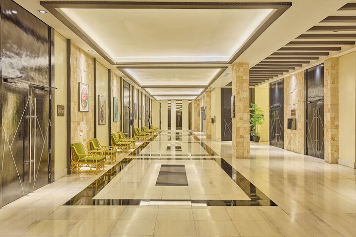 Ballroom/Hall 83 of 91