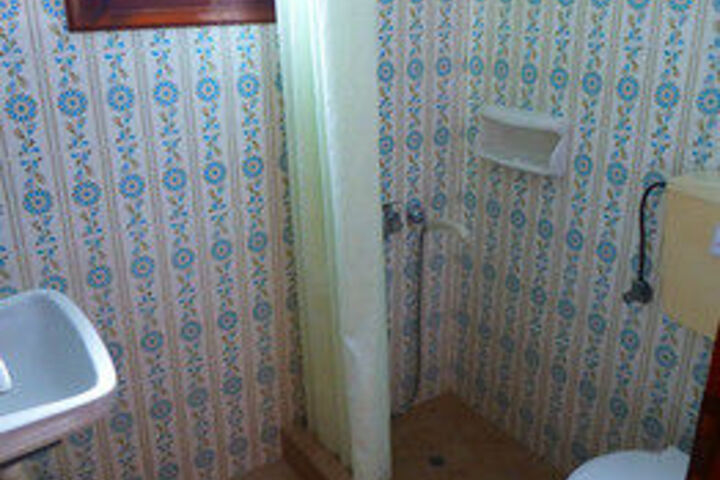 Room 2 of 39
