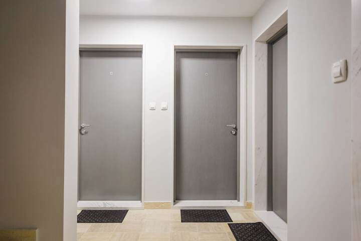 Room 7 of 46