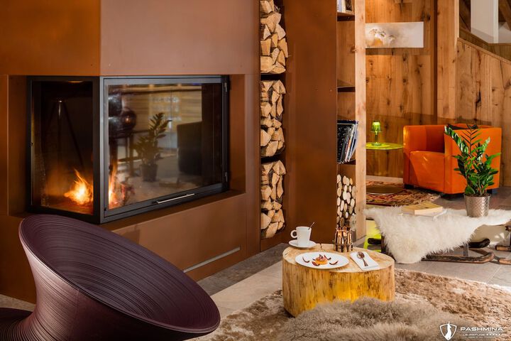 Lounge 159 of 172