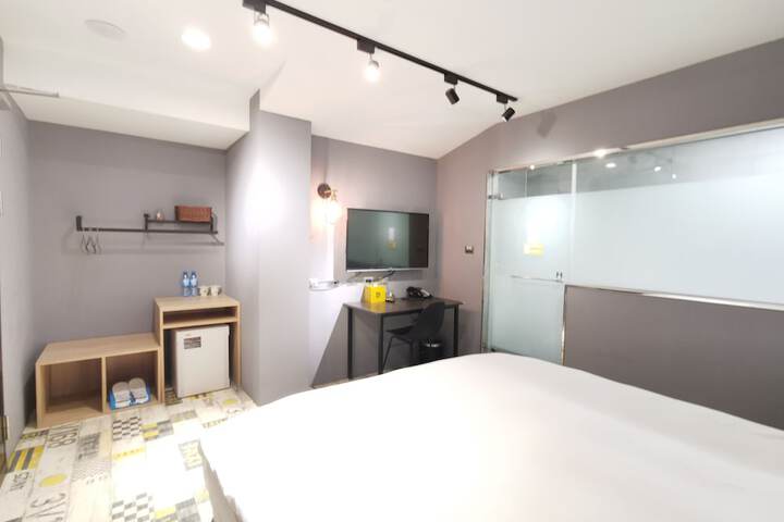 Room 13 of 74