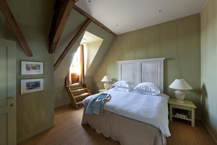 Room 16 of 40