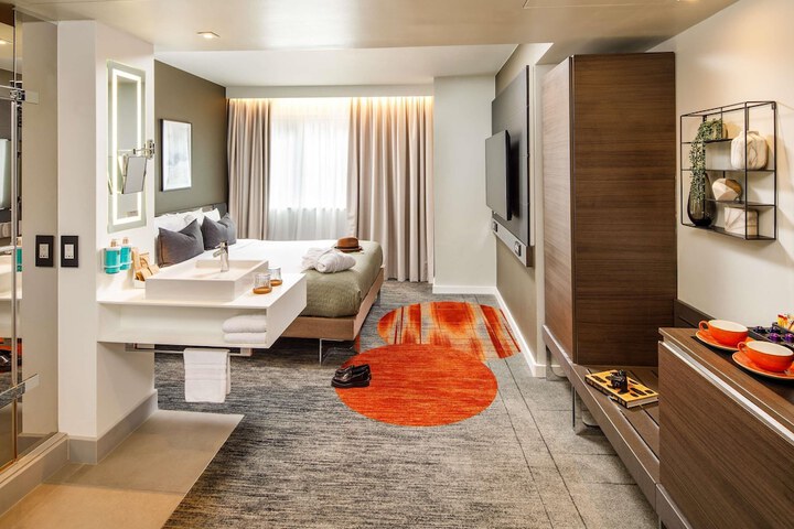 Room 32 of 104