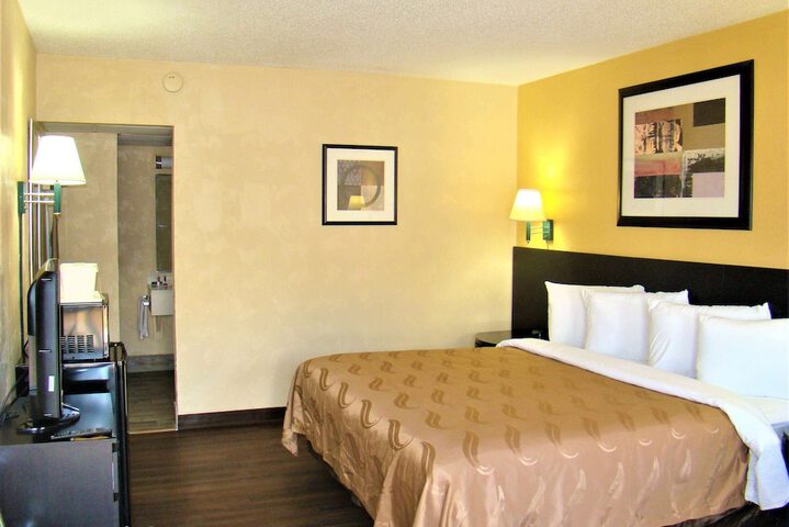 1 King Bed (15 of 23)