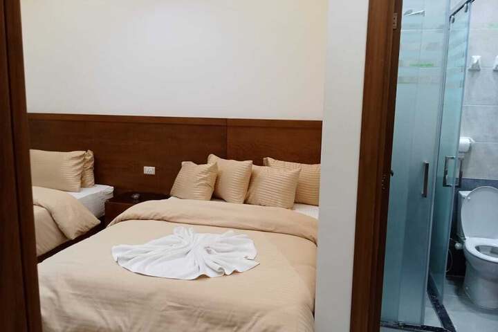 Room 9 of 22