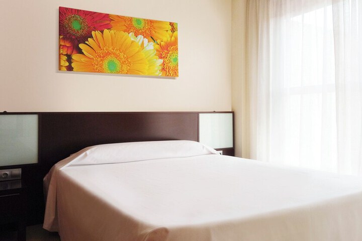 Room 4 of 32