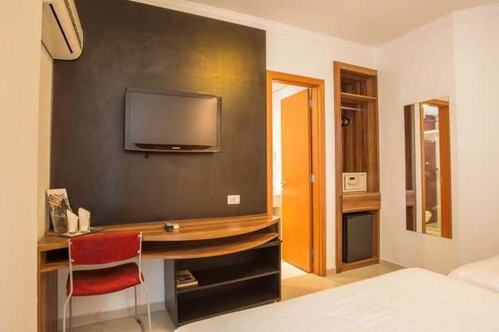 Room 6 of 19
