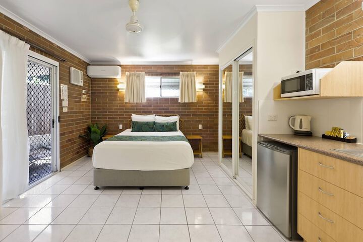 Room 85 of 141