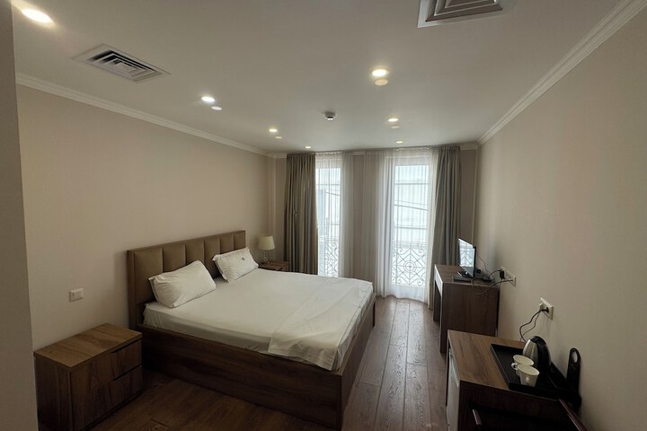 Room 6 of 30