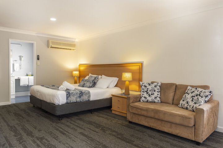 Room 32 of 85