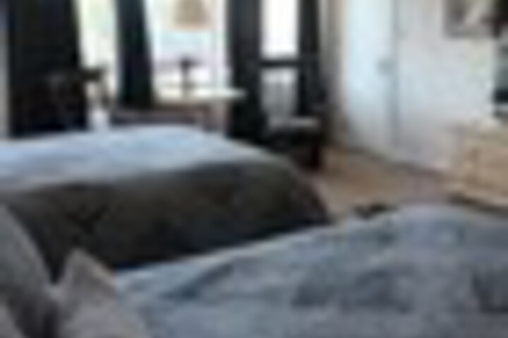 Room 35 of 243