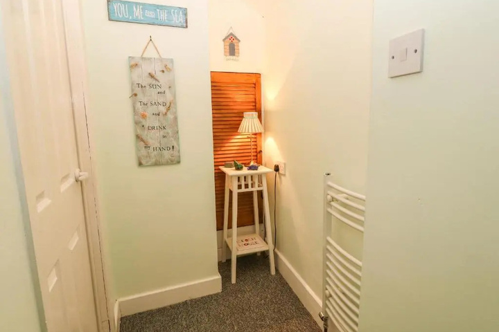 Room 7 of 11