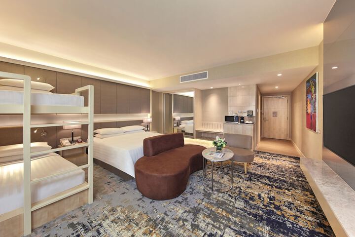 Room 6 of 33
