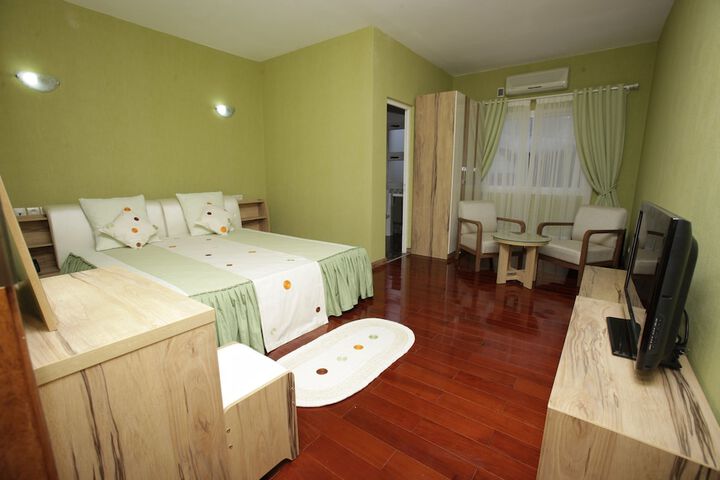Room 1 of 3
