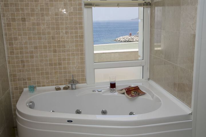 Hot Tub 44 of 65